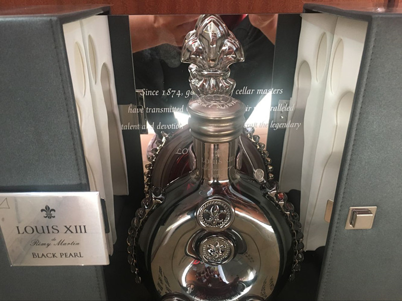 珠?；厥昭缶? /></span>
        </p>
    </div>


    <h2 class="cpsx" style="font-weight: normal;">
        珠?；厥昭缶?br />
        
        
        
    </h2>
    <div   id="vmgnqi2"   class="cpxx">
        <b>
            詳細(xì)信息
            ：</b>
        <span style="color:#666666;font-family:微軟雅黑;font-size:14px;white-space:normal;background-color:#FFFFFF;">新盛冬蟲夏草禮品回收網(wǎng)（www.cvqzxbyy.cn）是一家經(jīng)工商注冊(cè)的正規(guī)禮品回收企業(yè)。公司主營(yíng)：廣州回收洋酒，回收茅臺(tái)酒，深圳回收洋酒，佛山回收洋酒，廣州回收冬蟲夏草，佛山回收冬蟲夏草，深圳回收冬蟲夏草，廣州禮品回收,珠海回收冬蟲夏草,深圳蟲草回收價(jià)格,廣州煙酒回收,佛山禮品回收,肇慶回收冬蟲夏草,清遠(yuǎn)回收冬蟲夏草,中山冬蟲夏草回收,江門回收蟲草。企業(yè)成立多年，憑借雄厚的實(shí)力和誠(chéng)實(shí)守信的經(jīng)營(yíng)理念，公司業(yè)務(wù)不斷壯大，業(yè)務(wù)遍布廣州、深圳、珠海、佛山、江門、中山、肇慶、陽江、云浮、清遠(yuǎn)等整個(gè)廣東省內(nèi)，以及越秀區(qū)、白云區(qū)、天河區(qū)、番禺等廣州各區(qū)市均有連鎖店鋪。公司始終堅(jiān)持讓利給客戶的原則，客戶至上，互利共贏，依據(jù)客戶需求，提供24小時(shí)免費(fèi)上門回收服務(wù)。我們以批發(fā)、零售、回收一站式服務(wù)。熱忱的服務(wù)，加上合理的價(jià)格成就了我們的今天！ 承諾禮品收購(gòu)價(jià)格公正、合理，為全廣東最高價(jià)。</span>
    </div>
    <div   id="kz33eg8"   class="prdkey">珠?；厥昭缶?廣州回收洋酒,佛山回收洋酒,深圳回收洋酒</div>
    <div   id="9uaqs7x"   class="pager"><div   id="ekctukr"   class="prevpage"><span>上一個(gè)：</span><a href="product_view_303_168.html">廣州回收洋酒馬爹利藍(lán)帶</a></div><div   id="aohi2wp"   class="nextpage"><span>下一個(gè)：</span><a href="product_view_155_162.html">珠?；厥昭缶?/a></div><div   id="tvpghah"   class="backpage"><span><a href="product_162.html">返回</a></span></div></div>
</div>
</div></div></div>
<div style="clear:both"></div>
</div> 
<div style="background-image: url(/ufile/44534/636079748277520127.jpg); margin-top: 15px; overflow: hidden; background-position: 0px 0px; background-repeat: repeat-x;" id="mBottom" class="ct">
<div   class="wa83yhn"   id="mBottomMiddle" class="ct" style="margin: 0px auto; height: 284px;"><div   id="sdwngva"   class="mf" id="bmf0">
<style name="diy">
.box267_-1727
{ width:975px; margin:0 auto; color:#FFF ; text-align:center; margin-top:3px; 
font-family:"微軟雅黑"; font-size:13px;

}
.box267_-1727 .daohang
{  height:40px; line-height:40px; text-align:center; color:#a6aaa9 ;text-decoration:none;
}
.box267_-1727 a:link
{
color:#a6aaa9;text-decoration:none;
}
.box267_-1727 a:visited 
{
color:#a6aaa9;text-decoration:none;
}
.box267_-1727 a:hover
{
color:#a6aaa9;text-decoration:none;
}
</style><div   class="d3nogxf"   id="_ctl5__ctl0_box" class="box267_-1727">
    <div   id="k3bdcvl"   class="daohang">
      
          <a target="_self" href="/">
          網(wǎng)站首頁</a>
            | 
          <a target="_self" href="show_101.html">
          關(guān)于我們</a>
            | 
          <a target="_self" href="http://www.cvqzxbyy.cn/product_108.html">
          茅臺(tái)回收</a>
            | 
          <a target="_self" href="product_162.html">
          洋酒回收</a>
            | 
          <a target="_self" href="product_163.html">
          禮品回收</a>
            | 
          <a target="_self" href="news_105.html">
          新聞動(dòng)態(tài)</a>
            | 
          <a target="_self" href="image_112.html">
          回收產(chǎn)品</a>
            | 
          <a target="_self" href="news_178.html">
          最新資訊</a>
            | 
          <a target="_self" href="news_171.html">
          常見問題</a>
            | 
          <a target="_self" href="show_161.html">
          聯(lián)系我們</a>
            |  <a   target="_blank" class="yzt">易站通<span>  | </span></a><a href="/manage/login.aspx" target="_blank">網(wǎng)站管理</a> 
    </div>

</div>
</div><div   class="sytm2rl"   id="bmf1" class="mf" style="overflow: hidden;"><div   class="4gk7tfp"   id="_ctl5__ctl1_box" class="box10"><style>
*{ margin:0; padding:0; list-style-type:none;}
.footer_box{ width:1000px; margin:0 auto; height:280px;}
.footer_box .dt_box{ width:1000px; height:200px; padding-top:30px;}
.footer_box .dt_box .dt_nav{ width:110px; float:left;}
.footer_box .dt_box .dt_nav h3{ height:30px; font-family:"微軟雅黑"; font-size:16px; color:#a6aaa9;}
.footer_box .dt_box .dt_nav ul{ height:150px;}
.footer_box .dt_box .dt_nav li{ width:110px;}
.footer_box .dt_box .dt_nav li a{ width:110px; height:30px; line-height:30px; display:inline-block;font-family:"微軟雅黑"; font-size:14px; color:#a6aaa9; text-decoration:none;}
.footer_box .dt_box .dt_nav li a:hover{ color:#a6aaa9;}
.footer_box .dt_box .dt_lx_box{ width:370px; float:left; margin:0 20px;}
.footer_box .dt_box .dt_lx_box h3{ height:30px; font-family:"微軟雅黑"; font-size:16px; color:#a6aaa9;}
.footer_box .dt_box .dt_lx_box p{line-height:2; display:block;font-family:"微軟雅黑"; font-size:14px; color:#a6aaa9;}
.footer_box .dt_box .link_box{ width:350px; float:left; margin-right:50px;}
.footer_box .dt_box .link_box h3{ height:30px; font-family:"微軟雅黑"; font-size:16px; color:#a6aaa9;}
.footer_box .dt_box .link_box .link_text{ height:150px; overflow:hidden;}
.footer_box .dt_box .link_box .link_text a{ padding:0 10px 10px 0; display:inline-block; font-family:"微軟雅黑"; font-size:14px; color:#a6aaa9; text-decoration:none;}
.footer_box .dt_box .link_box .link_text a:hover{ color:#a6aaa9;}
.footer_box .dt_box .ewm_box{ width:170px; float:right;}
.footer_box .dt_box .ewm_box h3{ height:30px; padding-bottom:10px; font-family:"微軟雅黑"; font-size:16px; color:#a6aaa9;}
.footer_box .dt_box .ewm_box .ewm_img{width:170px; height:80px;}
.footer_box .dt_box .ewm_box .ewm_img img{width:170px; height:80px;}
.footer_box .dt_footer{width:1100px; text-align:center; height:50px; line-height:50px; font-family:"微軟雅黑"; font-size:12px; color:#a6aaa9;}
</style>
<div   id="3i38ziz"   class="footer_box">
	<div   id="usc3iqh"   class="dt_box">
		<div   id="xhcux8t"   class="link_box">
			<h3>
				友情鏈接：廣州回收茅臺(tái)酒 佛山茅臺(tái)酒回收 
			</h3>
			<div   id="zoi2hzy"   class="link_text">
				<br />
			</div>
		</div>
		<div   id="3j78tkd"   class="dt_lx_box">
			<h3>
				聯(lián)系我們
			</h3>
			<p>
				新盛冬蟲夏草禮品回收網(wǎng)   備案號(hào)：<a  target="_blank"><span style="color:#999999;">粵ICP備12083818號(hào)-2</span></a> 
			</p>
			<p>
				電話：13928892508
			</p>
			<p>
				地址：廣州荔灣區(qū)、海珠、白云、花都、越秀、天河、黃埔、南沙、番禺、增城、從化、佛山禪城、南海、順德、三水、高明、深圳福田、寶安、龍崗、鹽田、南山、羅湖、布吉、珠海金灣、香洲、斗門等珠三角上門回收
			</p>
		</div>
		<div   id="t7llmgy"   class="ewm_box">
			<h3>
				掃碼關(guān)注我們 <a href="sitemap.xml" target="_blank">XML</a> 
			</h3>
			<div   id="vic3evl"   class="ewm_pic">
				<img alt="" src="/uFile/70265/image/201793017327330.jpg" /><br />
			</div>
		</div>
		<div style="clear:both;">
		</div>
	</div>
	<div   id="yupgd7a"   class="dt_footer">
		版權(quán)所有：新盛冬蟲夏草禮品回收網(wǎng)    電話：139-2889-2508 
	</div>
</div>
<script>window._bd_share_config={"common":{"bdSnsKey":{},"bdText":"","bdMini":"2","bdMiniList":false,"bdPic":"","bdStyle":"0","bdSize":"16"},"slide":{"type":"slide","bdImg":"2","bdPos":"right","bdTop":"100"}};with(document)0[(getElementsByTagName(