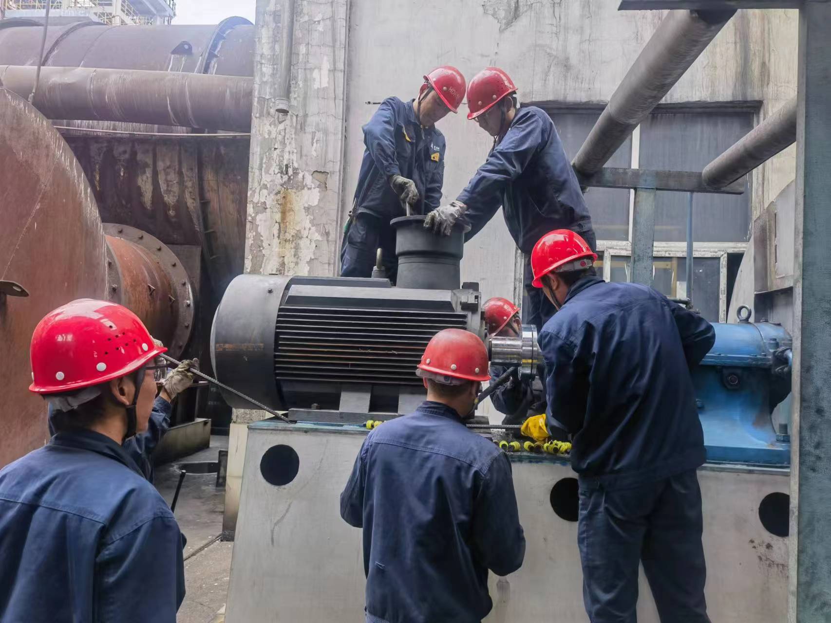 現(xiàn)場檢修.jpg 現(xiàn)場檢修.jpg