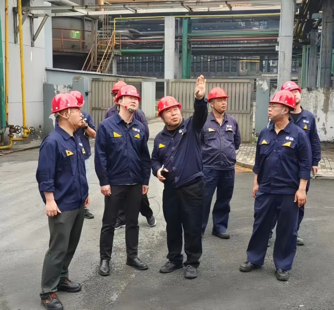 徐熠一行進(jìn)行安全生產(chǎn)檢查.jpg 徐熠一行進(jìn)行安全生產(chǎn)檢查.jpg