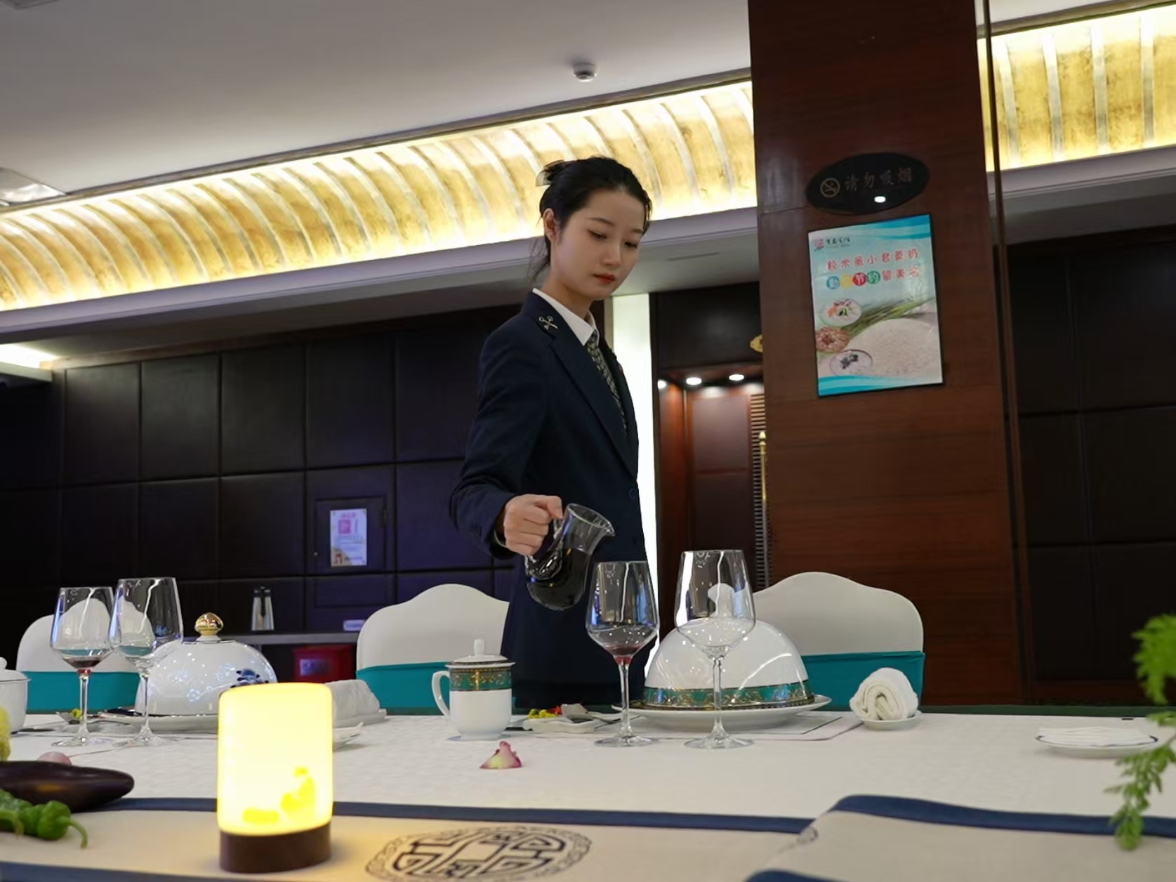 圖3 認(rèn)真進(jìn)行餐前準(zhǔn)備.jpg