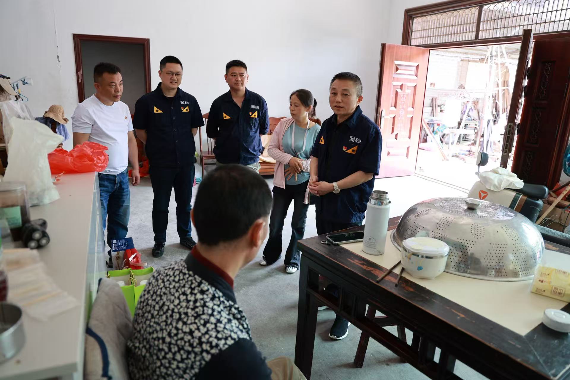 慰問(wèn)現(xiàn)場(chǎng).jpg 慰問(wèn)現(xiàn)場(chǎng).jpg