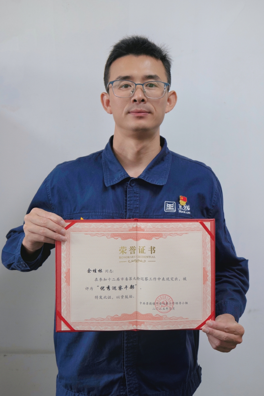 榮譽證書合影02.jpg 榮譽證書合影02.jpg